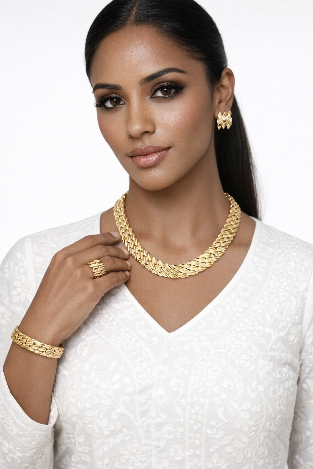 Parure Complète Plaqué Or à Motif Nacré avec Collier, Bracelet, Bague et Boucles d’Oreilles