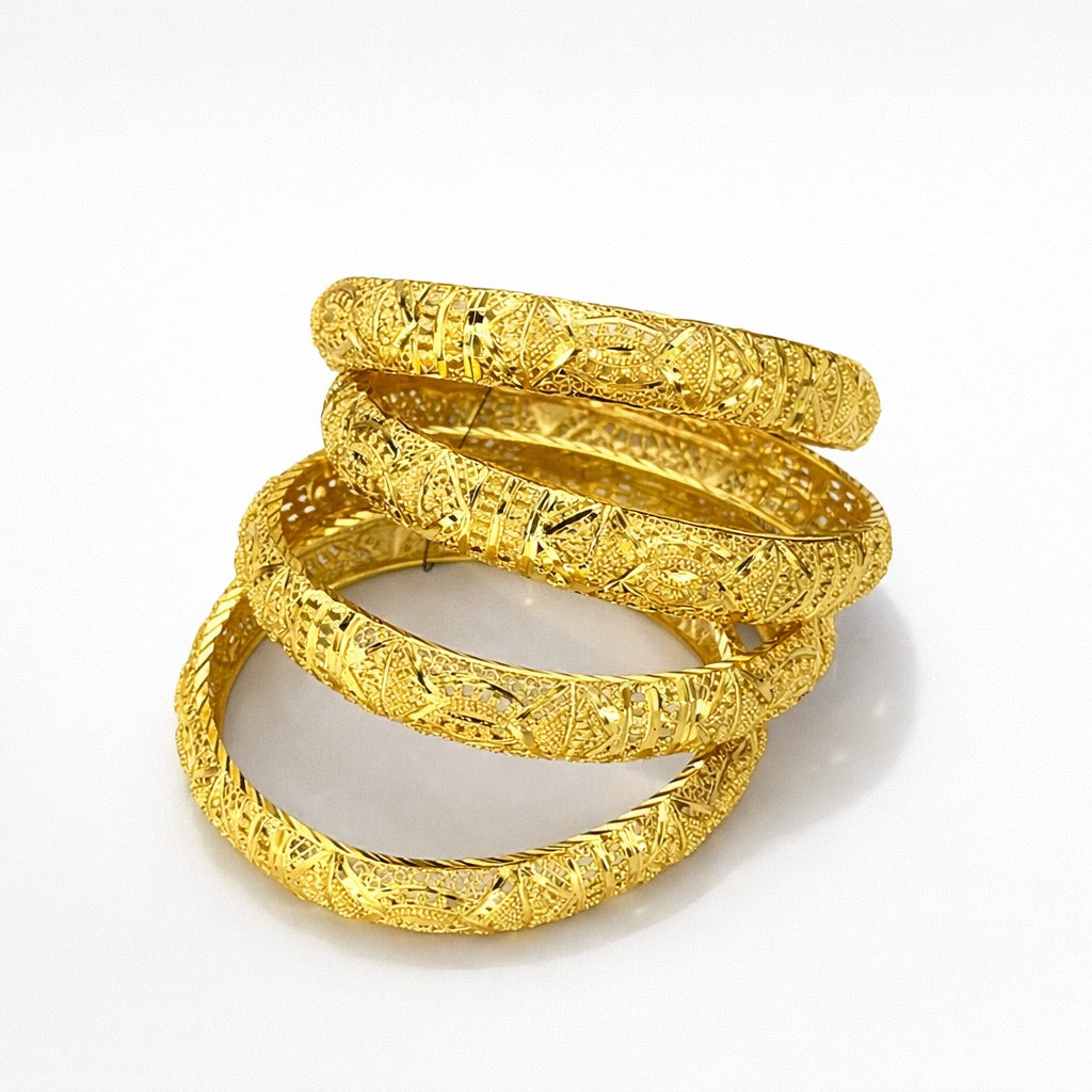 Lot de 4 Bracelets Épais Plaqué Or avec Motifs Gravés – Style Traditionnel