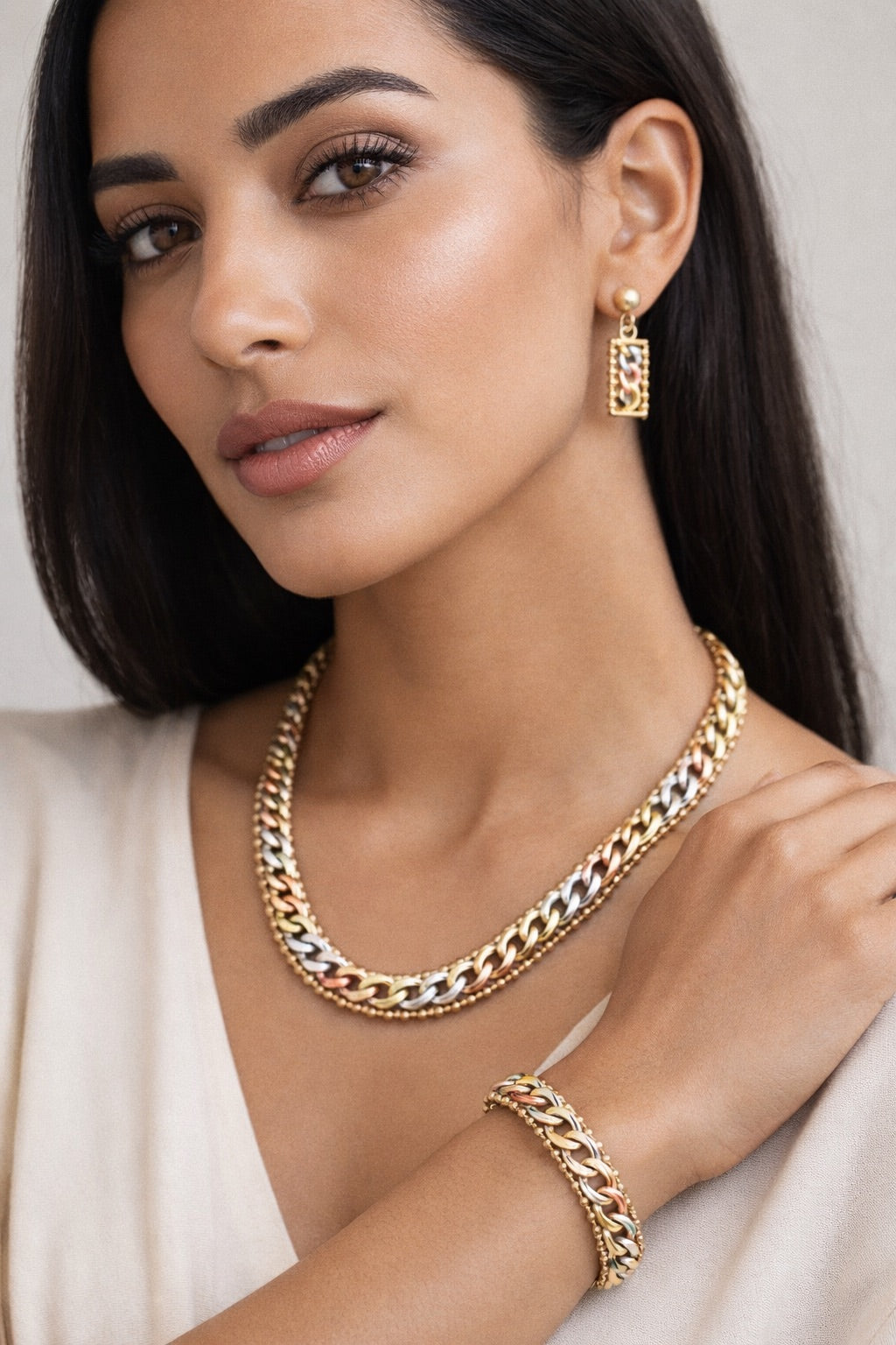 Parure 3 Pièces Collier, Bracelet et Boucles d’Oreilles Tressage Élégant Multicolore – Doré, Argenté et Rose Gold