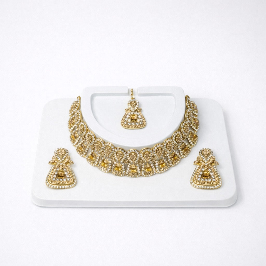 Parure Doré Complète avec Bijou de Tête, Collier et Boucles d’Oreilles Ornés de Pierres Colorés