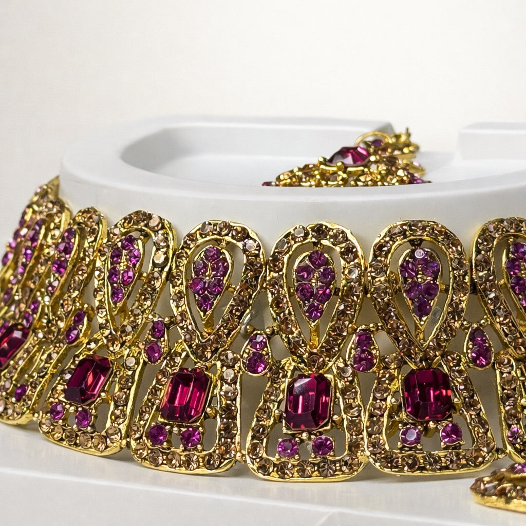 Parure Doré Complète avec Bijou de Tête, Collier et Boucles d’Oreilles Ornés de Pierres Colorés