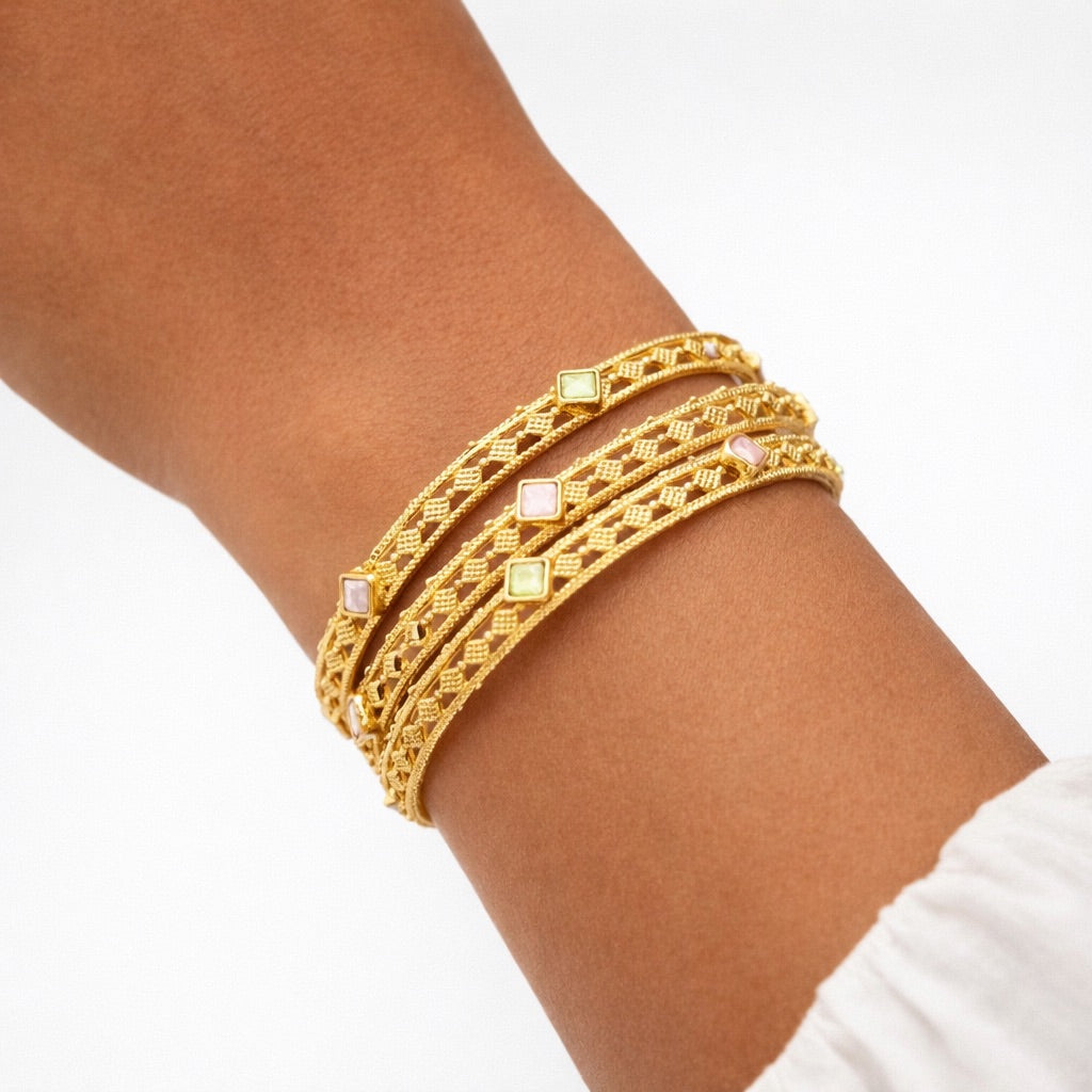 Lot de 4 Bracelets Indiens Fins Plaqué Or avec Pierres Couleur Pastel