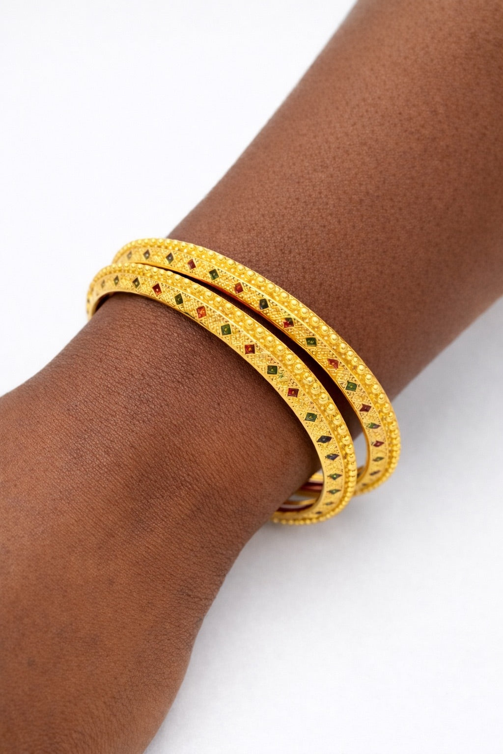 Lot de 2 Bracelets Indiens Plaqué Or avec Pierres Vertes et Rouges