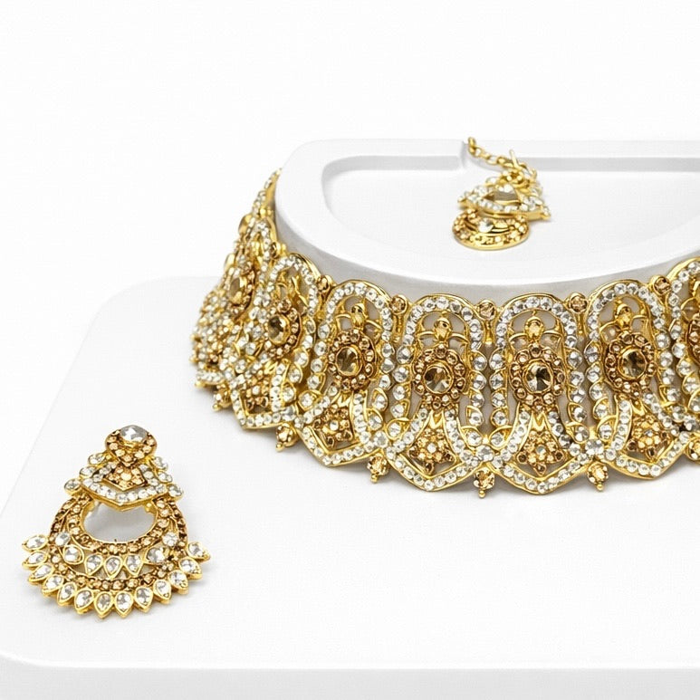 Parure Doré Complète avec Bijou de Tête, Collier et Boucles d’Oreilles Ornés de Pierres Colorés