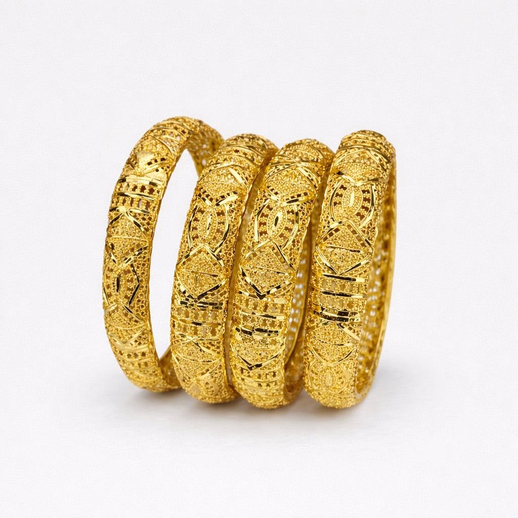 Lot de 4 Bracelets Épais Plaqué Or avec Motifs Gravés – Style Traditionnel