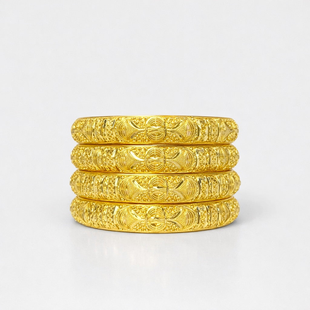 Lot de 4 Bracelets Épais Plaqué Or avec Motifs Gravés Complexes – Style Traditionnel