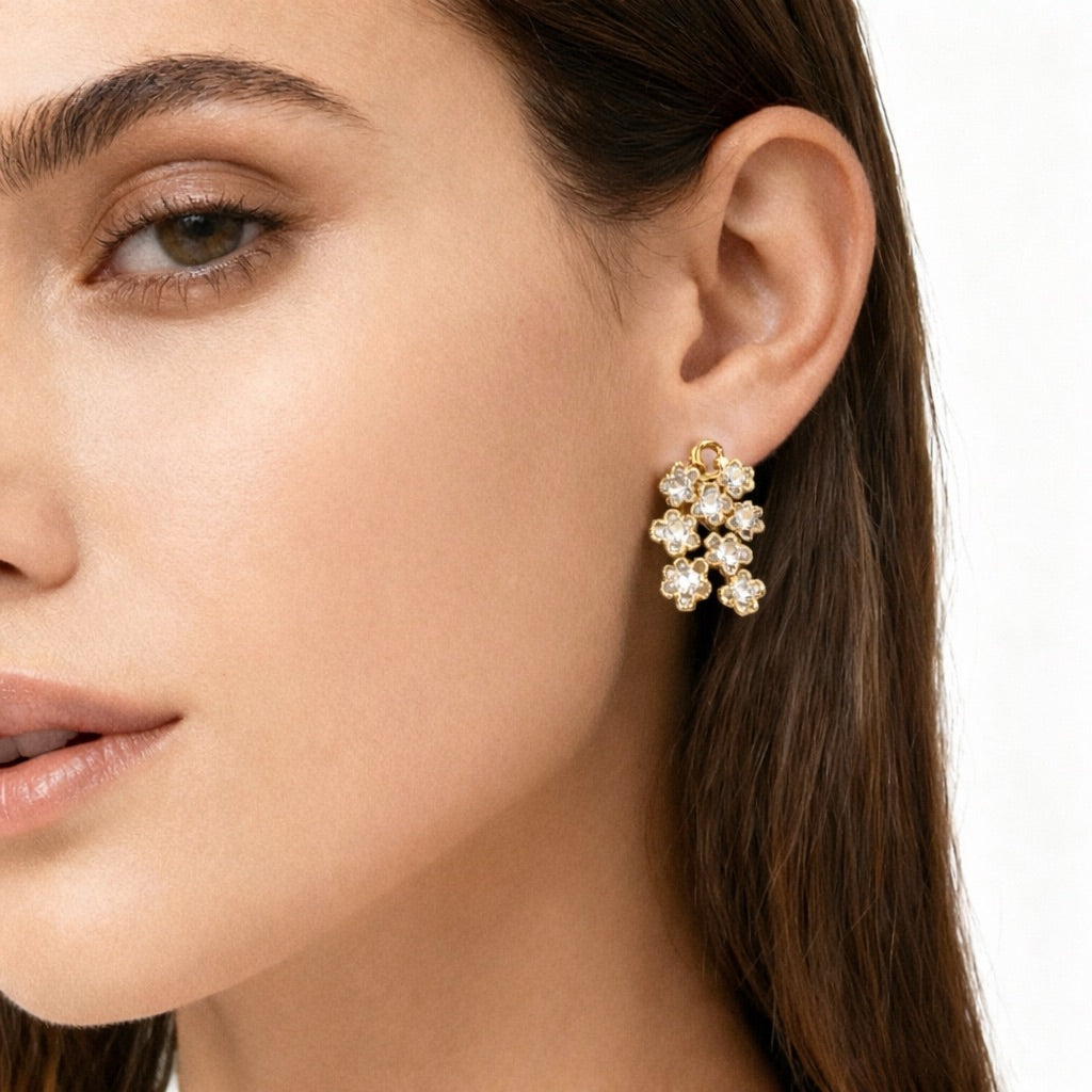 Parure Complète 4 Pièces Collier, Bracelet, Boucles d’Oreilles et Bague Motif Floral Élégant – Doré