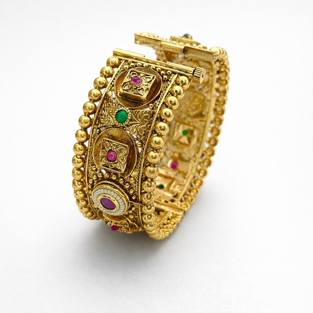 Bracelet Indien Royal Plaqué Or avec Ornements & Pierres Multicolores