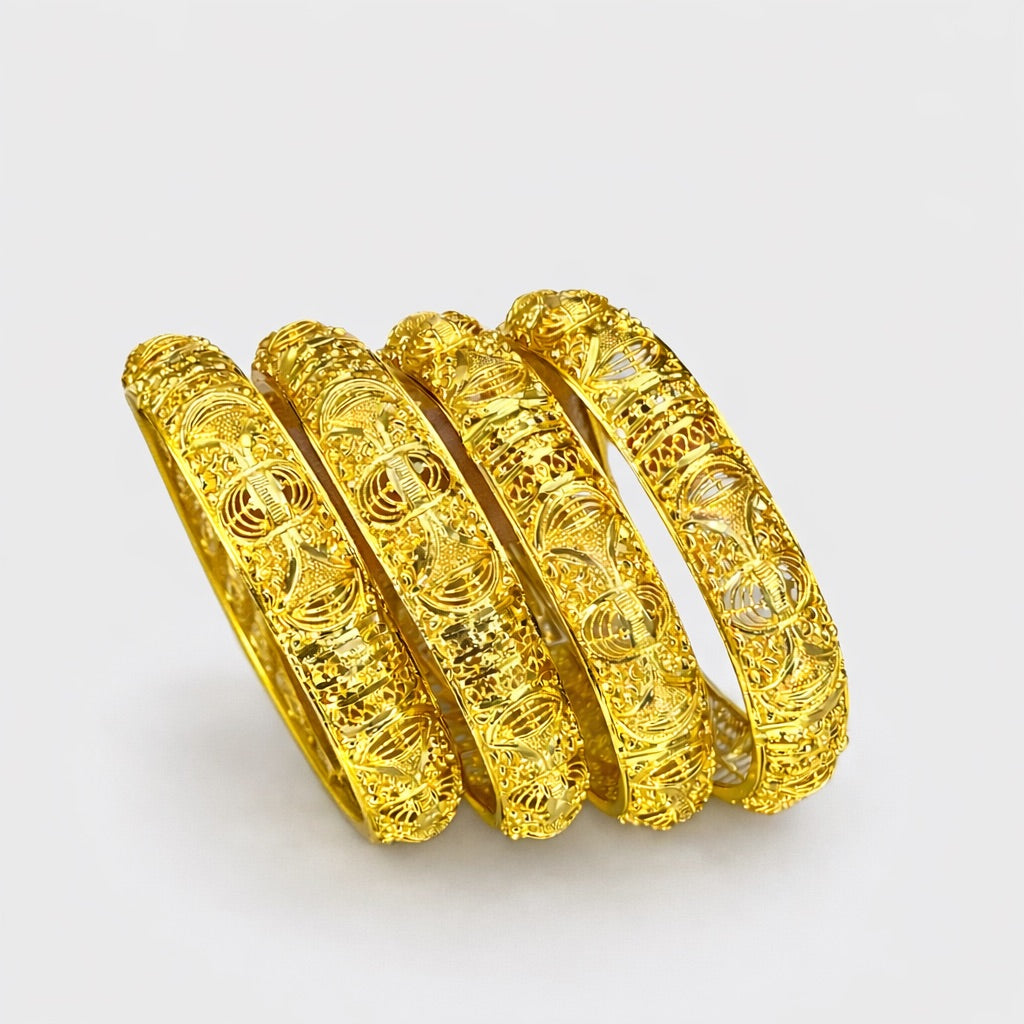 Lot de 4 Bracelets Épais Plaqué Or avec Motifs Gravés Complexes – Style Traditionnel