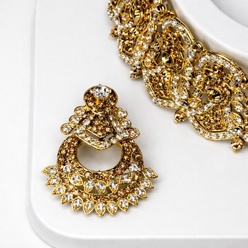 Parure Doré Complète avec Bijou de Tête, Collier et Boucles d’Oreilles Ornés de Pierres Colorés