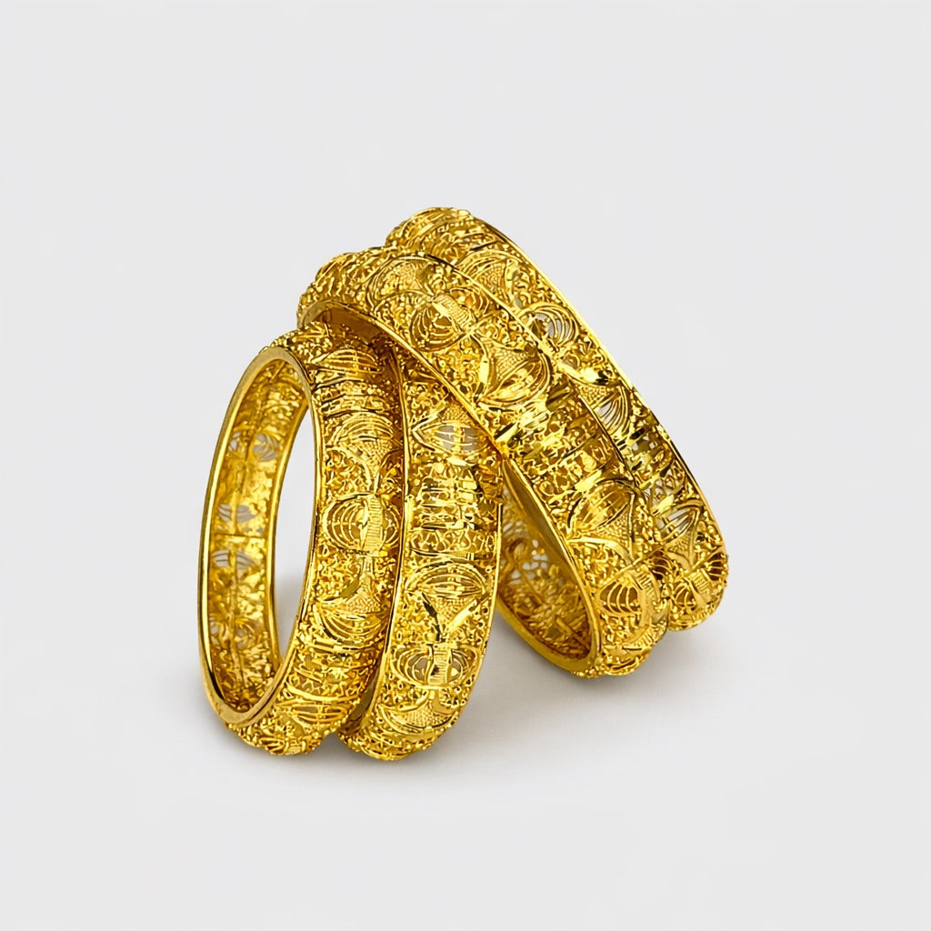 Lot de 4 Bracelets Épais Plaqué Or avec Motifs Gravés Complexes – Style Traditionnel