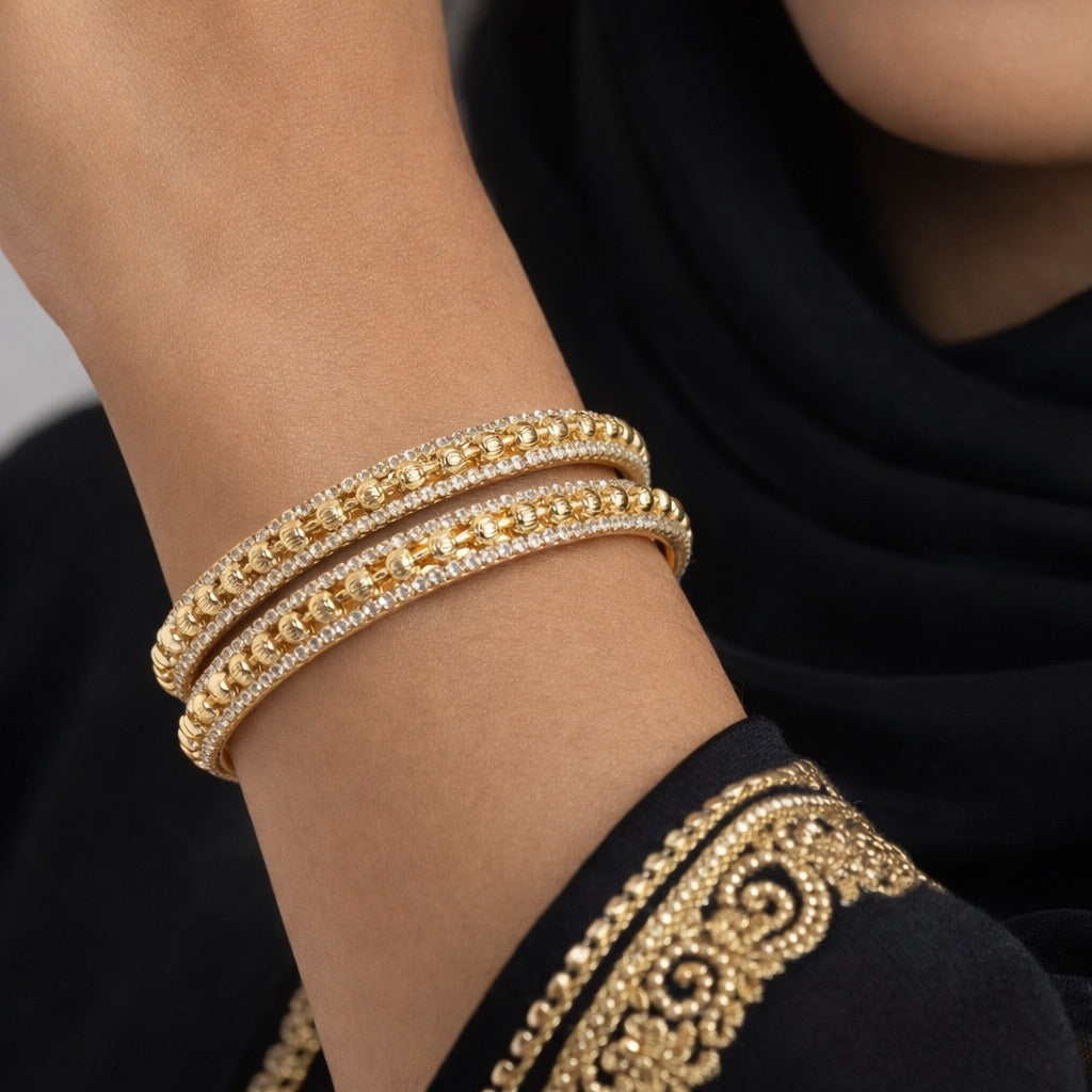 Lot de 2 Bracelets Indiens Plaqué Or avec Perles Dorées et Strass Blancs