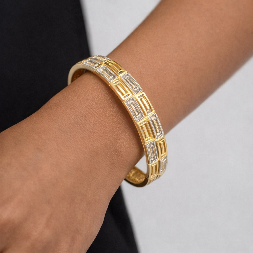 Parure Plaqué Or Élégante avec Collier, Bracelet, Bague et Boucles d’Oreilles – Design Rectangulaire Raffiné