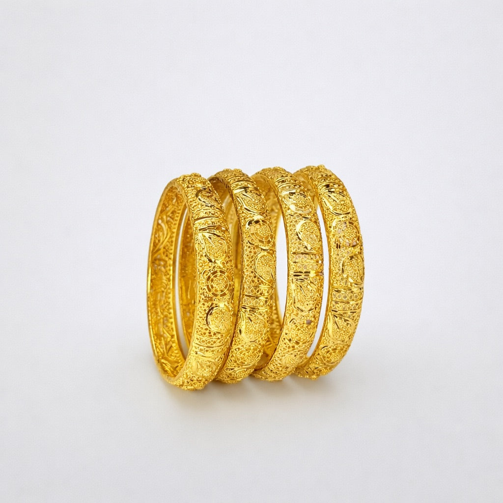 Lot de 4 Bracelets Épais Plaqué Or avec Motifs Gravés Détaillés – Style Traditionnel