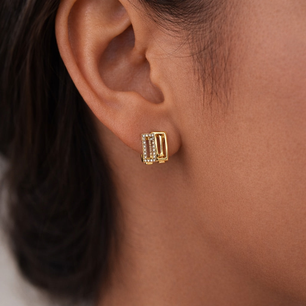 Parure Plaqué Or Élégante avec Collier, Bracelet, Bague et Boucles d’Oreilles – Design Rectangulaire Raffiné