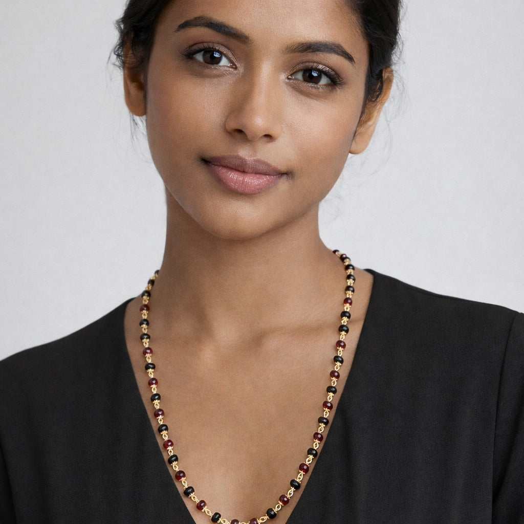 Collier Fin Doré avec Perles Décoratives de Différentes Couleurs