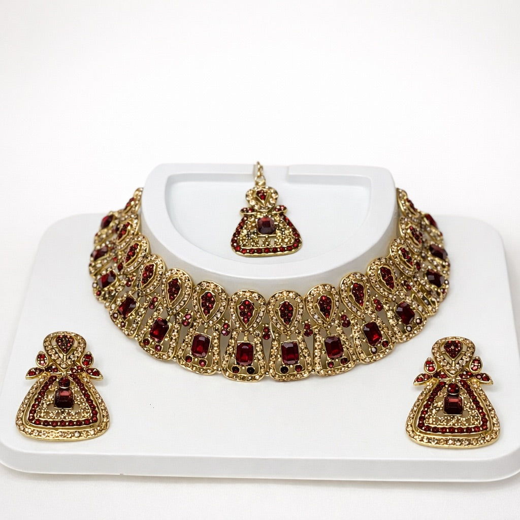 Parure Doré Complète avec Bijou de Tête, Collier et Boucles d’Oreilles Ornés de Pierres Colorés