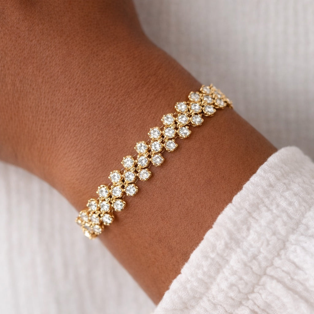 Parure Complète 4 Pièces Collier, Bracelet, Boucles d’Oreilles et Bague Motif Floral Élégant – Doré