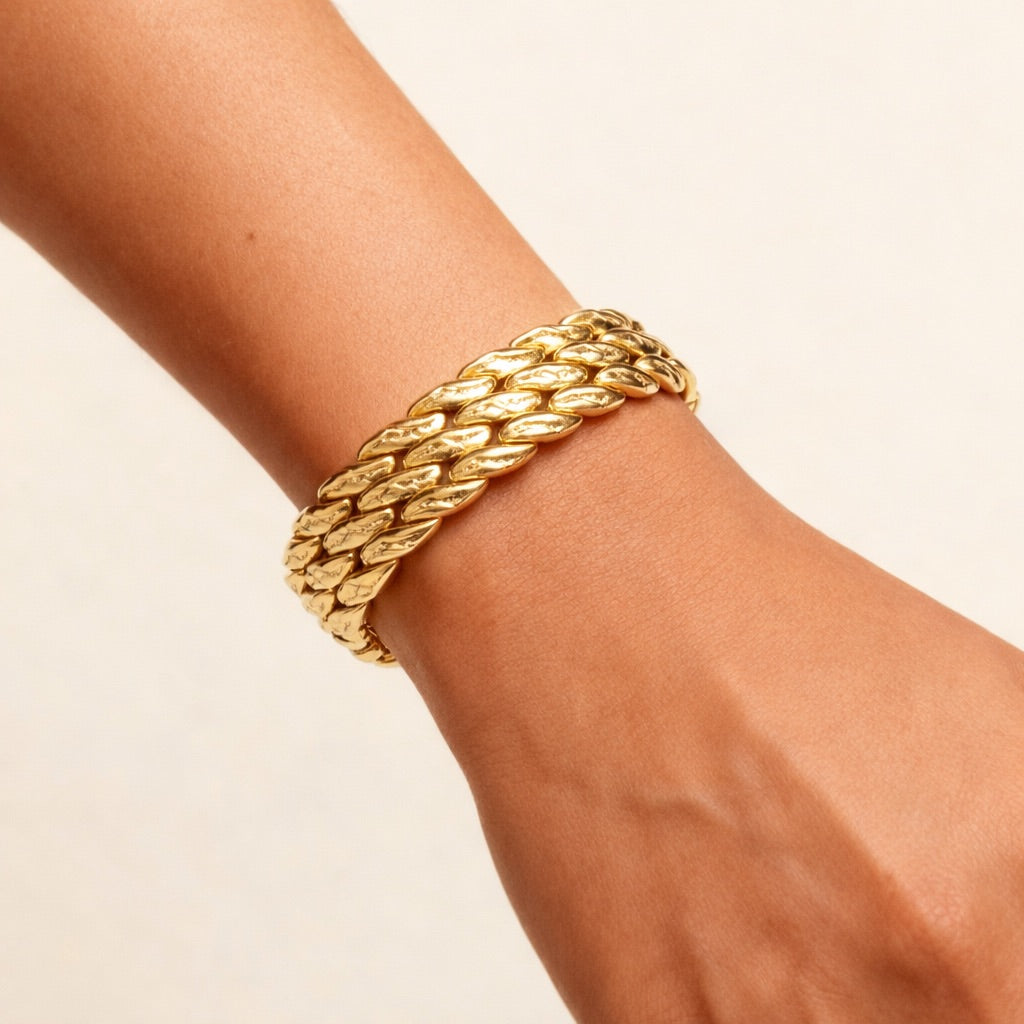 Parure Complète Plaqué Or à Motif Nacré avec Collier, Bracelet, Bague et Boucles d’Oreilles