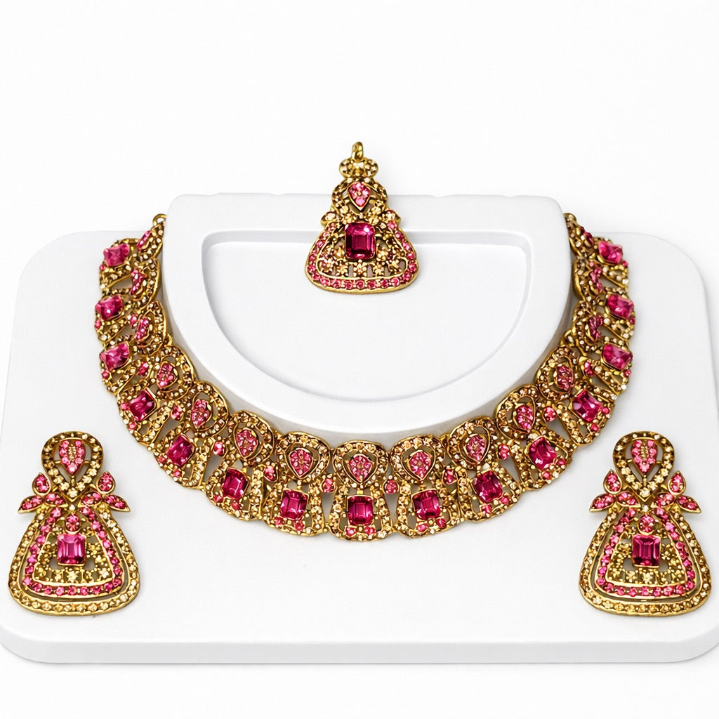 Parure Doré Complète avec Bijou de Tête, Collier et Boucles d’Oreilles Ornés de Pierres Colorés