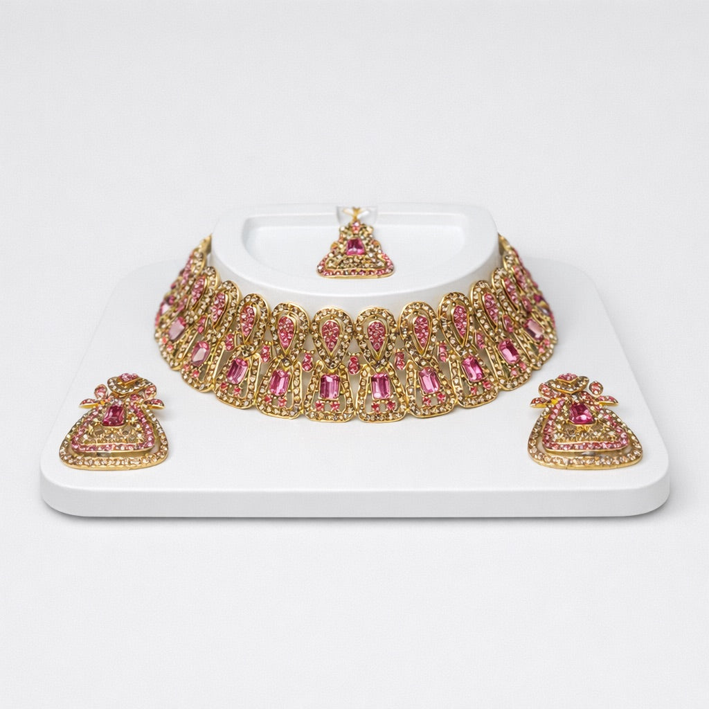 Parure Doré Complète avec Bijou de Tête, Collier et Boucles d’Oreilles Ornés de Pierres Colorés