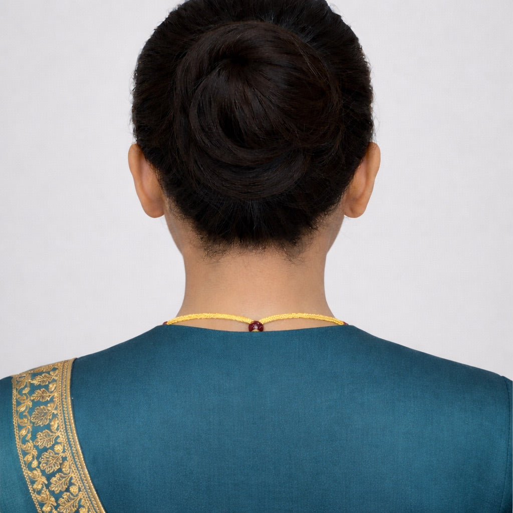 Parure Complète avec Bijou de Tête, Collier et Boucles d’Oreilles Doré Ornés de Pierres Colorés