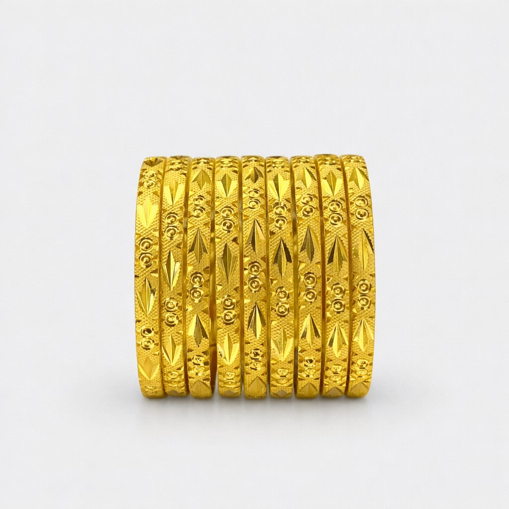 Lot de 8 Bracelets Plaqué Or avec Motifs Géométriques Gravés – Style Traditionnel Raffiné