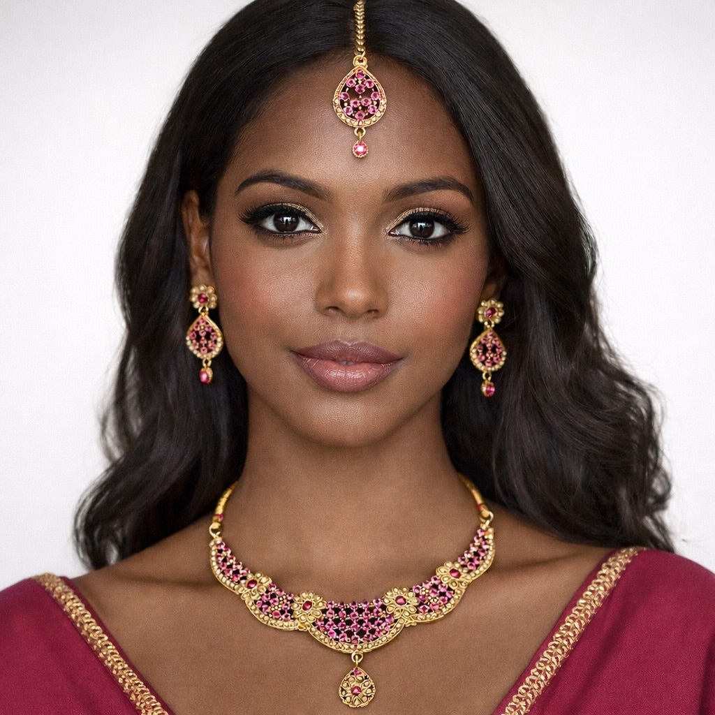 Parure Complète avec Bijou de Tête, Collier et Boucles d’Oreilles Doré Ornés de Pierres Colorés