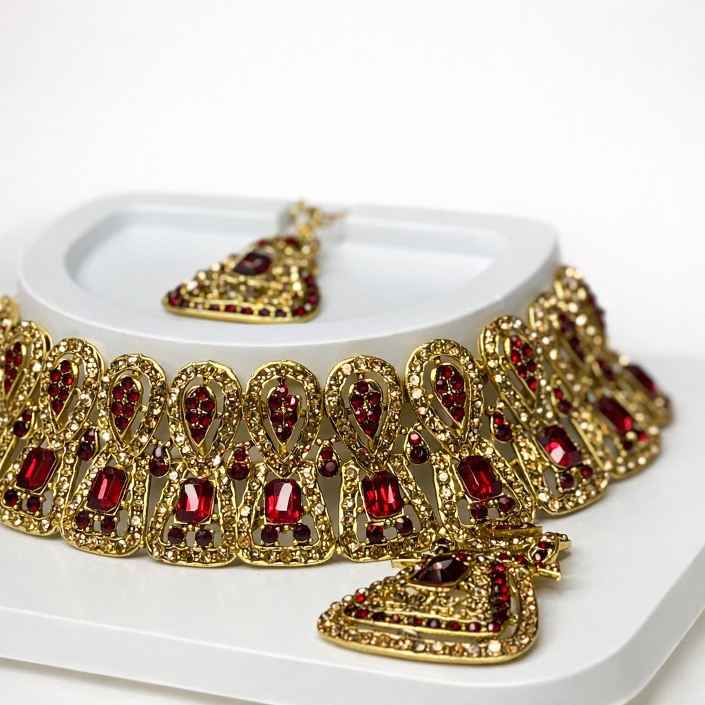 Parure Doré Complète avec Bijou de Tête, Collier et Boucles d’Oreilles Ornés de Pierres Colorés