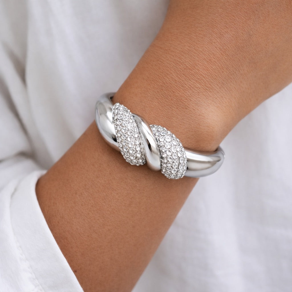 Parure Complète Argentée avec Collier, Bracelet, Bague et Boucles d’Oreilles