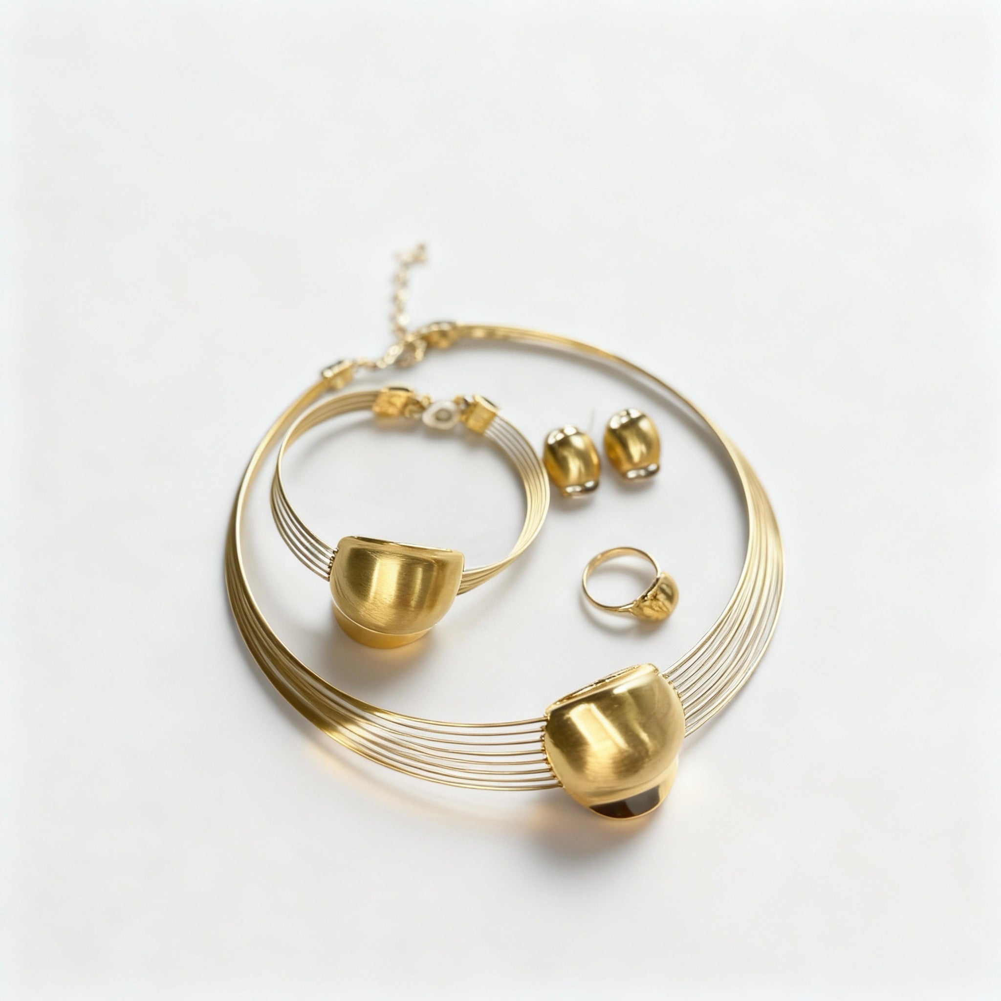 Parure Complète Plaqué Or – Collier, Bracelet, Bague et Boucles d’Oreilles