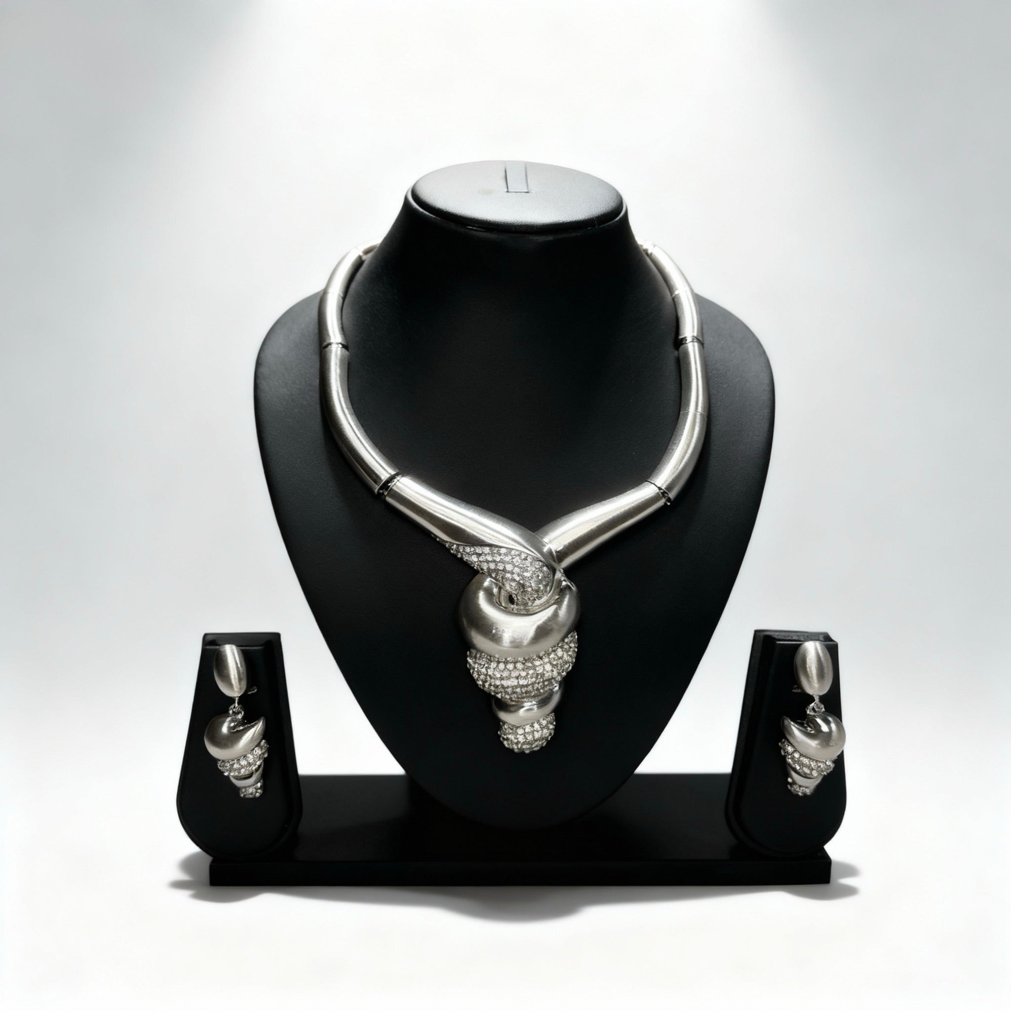 Parure Complète Argentée avec Collier, Bracelet, Bague et Boucles d’Oreilles