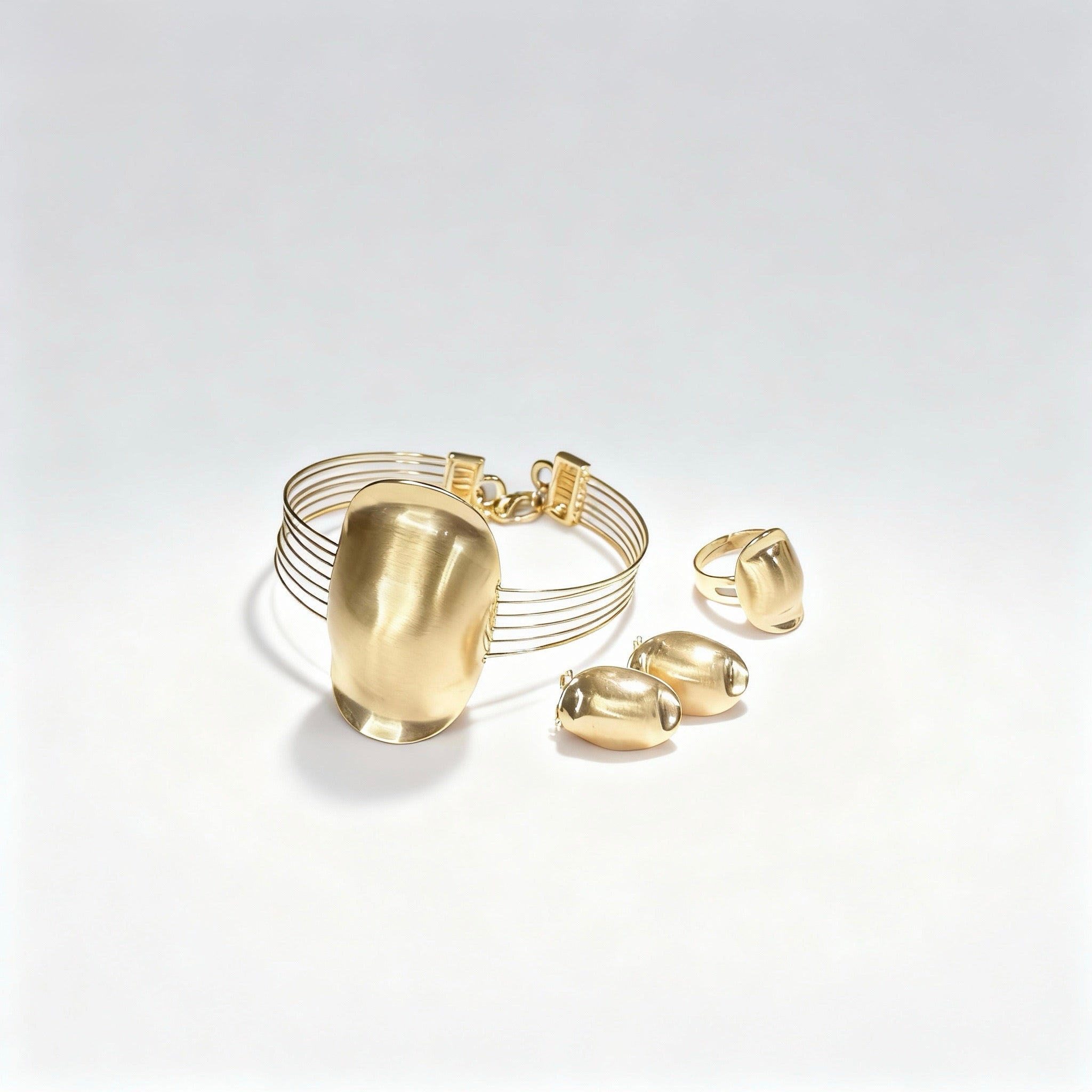 Parure Complète Plaqué Or – Collier, Bracelet, Bague et Boucles d’Oreilles